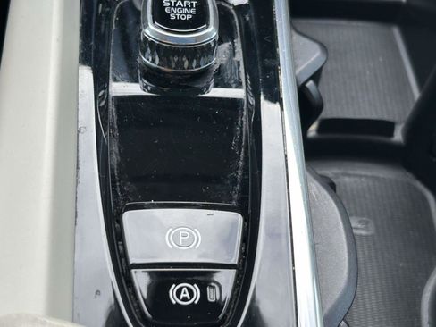 Certified 2023 Volvo XC60 B5 Plus w/ Climate Package AWD/4WD image 29