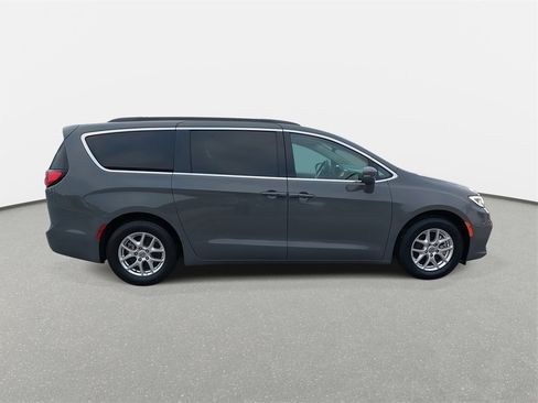 Used 2022 Chrysler Pacifica Touring-L image 4