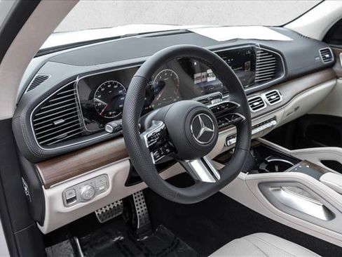 New 2026 Mercedes-Benz GLS 450 4MATIC image 10