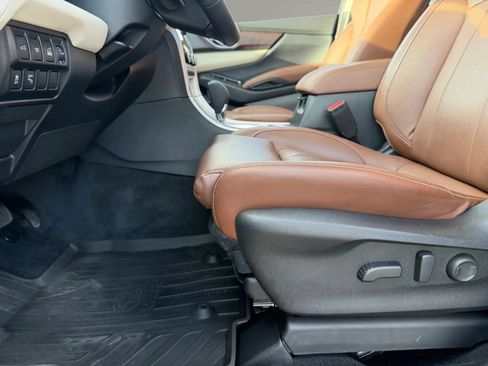 Used 2022 Subaru Ascent Touring AWD/4WD image 21