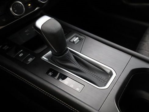 Certified 2025 Nissan Kicks SV image 21