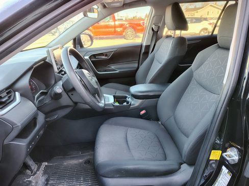 Used 2020 Toyota RAV4 XLE image 10