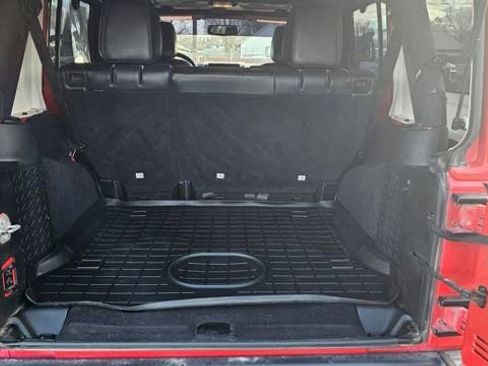 Used 2017 Jeep Wrangler Sahara AWD/4WD image 7