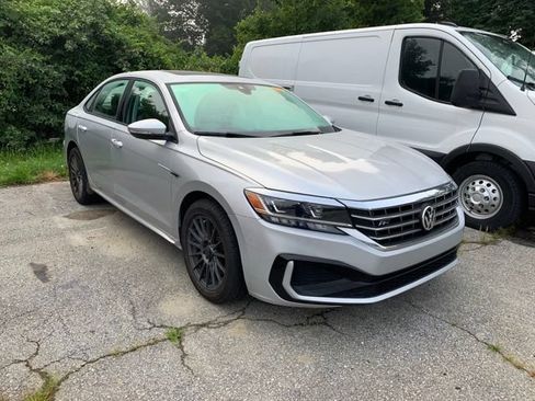 Used 2020 Volkswagen Passat 2.0T R-Line FWD image 2