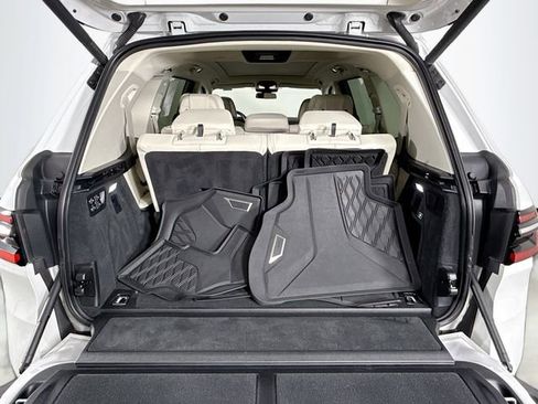 Used 2023 BMW X7 xDrive40i w/ Executive Package image 28