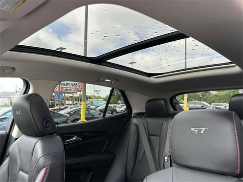 Used 2023 Buick Envision Essence w/ Technology Package I image 13