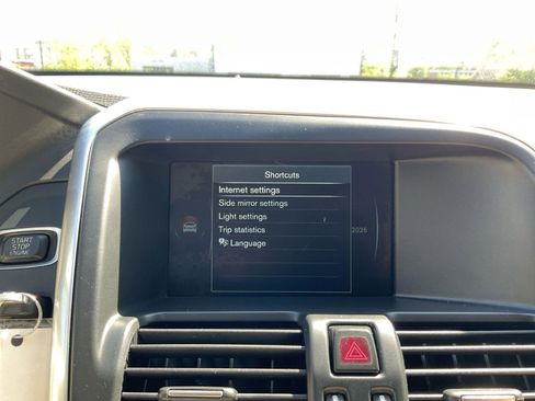 Used 2015 Volvo XC60 T6 w/ Proximity Package AWD/4WD image 22