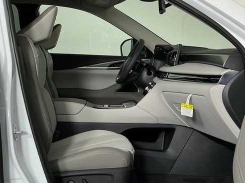 New 2027 INFINITI QX60 Luxe FWD image 28