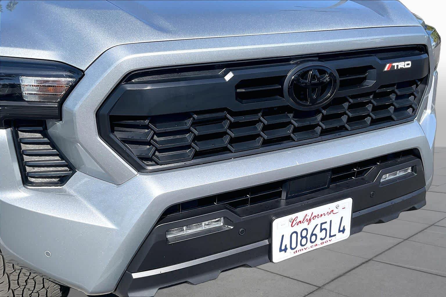 Used 2026 Toyota Tacoma TRD Off-Road w/ TRD Off Road Upgrade Package AWD/4WD image 29