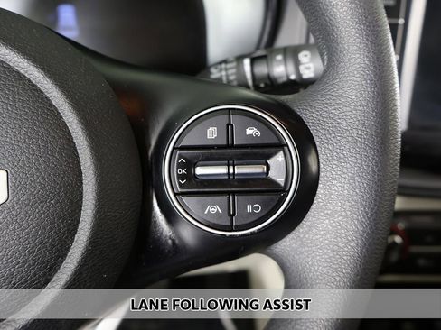 Used 2023 Kia Soul LX FWD image 3