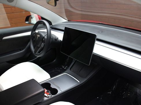 Used 2022 Tesla Model 3 image 6