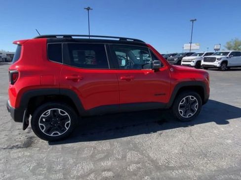 Used 2017 Jeep Renegade Trailhawk AWD/4WD image 9