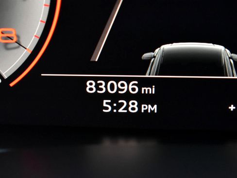 Used 2019 Audi Q8 Prestige w/ Luxury Package image 18