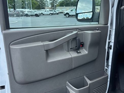 Used 2024 GMC Savana 3500 LT w/ LT Preferred Equipment Group RWD image 11