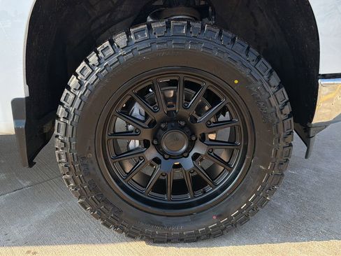 Used 2025 Chevrolet Silverado 1500 LT image 9