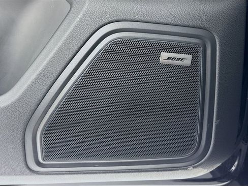 Certified 2025 Porsche Macan image 12