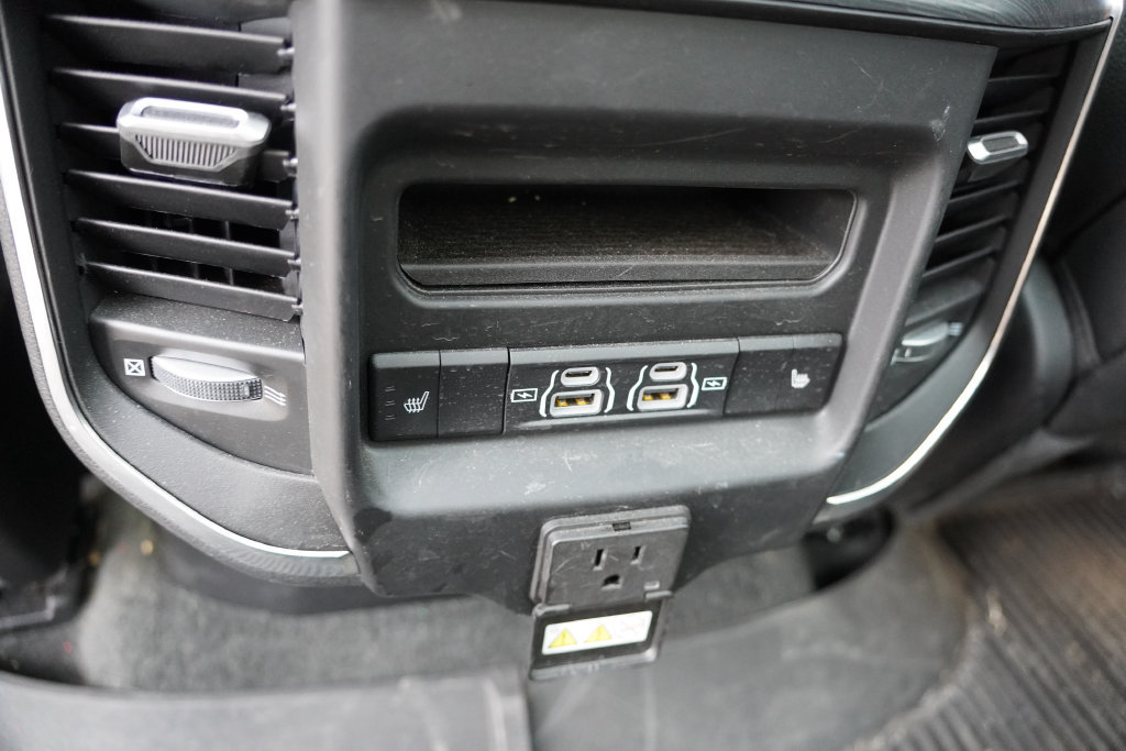 Used 2024 RAM 1500 Laramie AWD/4WD image 5