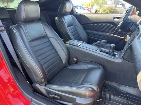 Used 2010 Ford Mustang GT Premium image 11