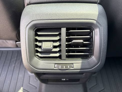 Used 2023 Volkswagen Taos SE w/ Panoramic Sunroof Package AWD/4WD image 18