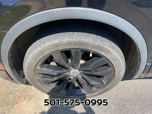 Used 2020 Volkswagen Tiguan SE R-Line FWD image 9