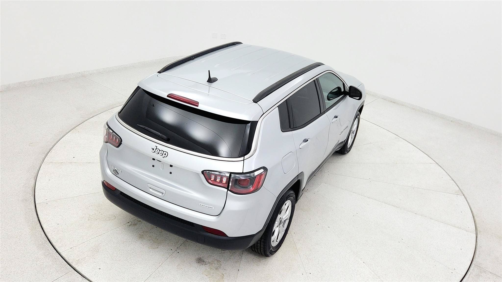 Used 2025 Jeep Compass Latitude AWD/4WD image 39