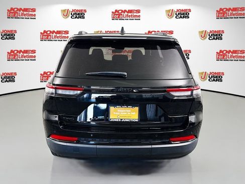 Used 2023 Jeep Grand Cherokee Altitude AWD/4WD image 16