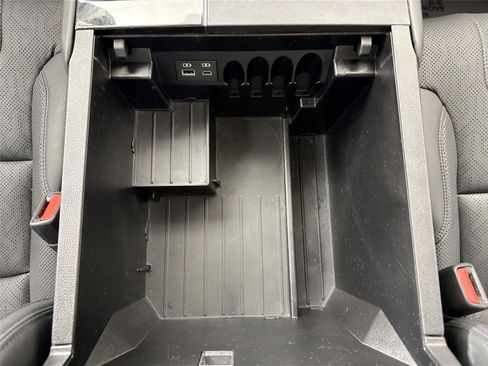 Used 2024 Toyota Tundra Limited image 33