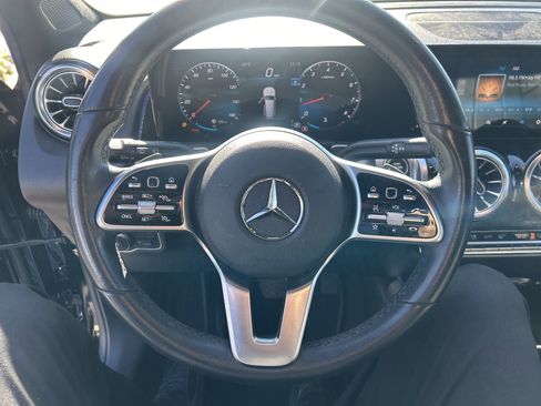 Certified 2022 Mercedes-Benz GLB 250 w/ Premium Package Lite image 18