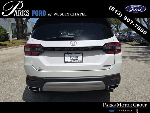 Used 2024 Honda Pilot Touring image 5