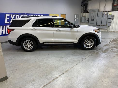 Used 2025 Ford Explorer Active image 8