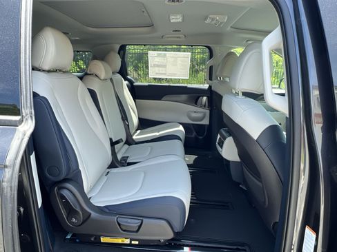 New 2026 Kia Carnival SX w/ SX Dark Edition Package FWD image 41