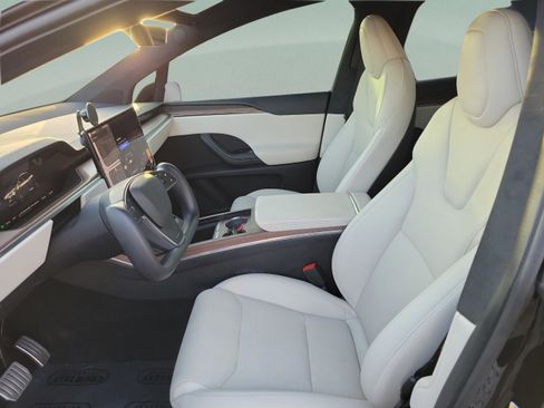 Used 2023 Tesla Model X AWD/4WD image 17