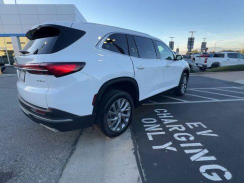 Used 2025 Buick Enclave Preferred image 8