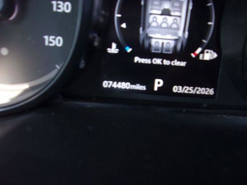 Used 2019 Land Rover Discovery Sport SE image 9