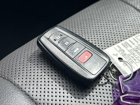 Used 2020 Toyota Camry XLE w/ Driver Assist Package image 30