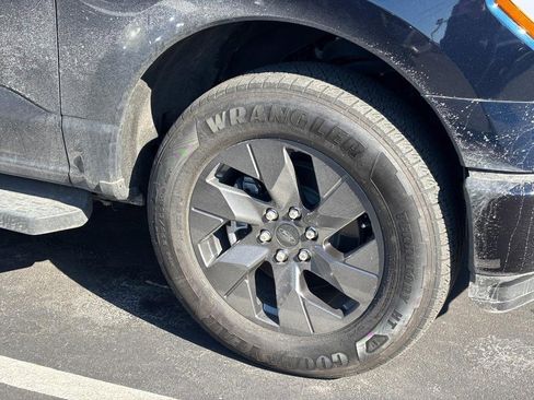 Used 2024 Ford F150 Lightning Lariat image 5