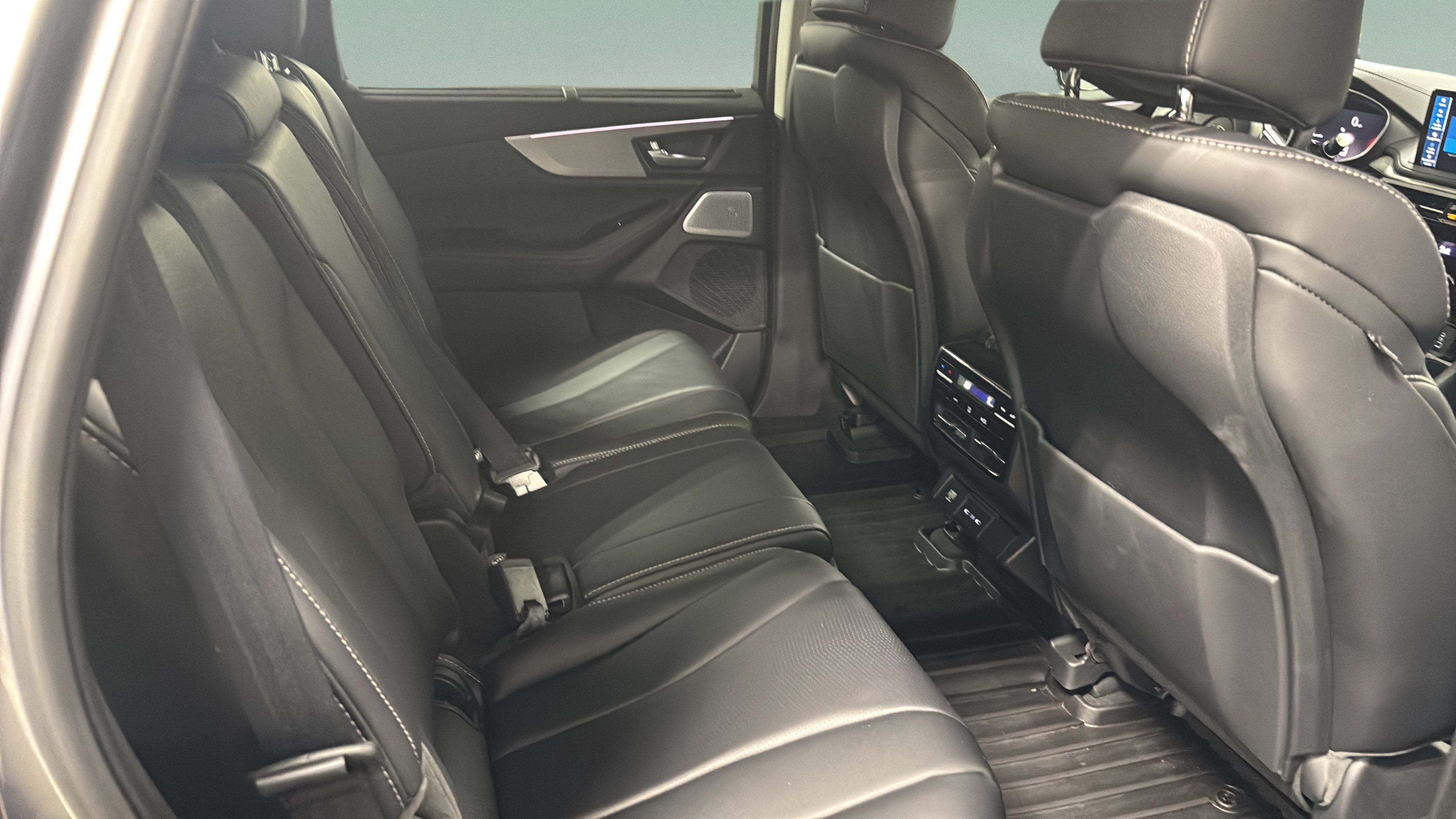 Used 2025 Acura MDX w/ Technology Package FWD image 20