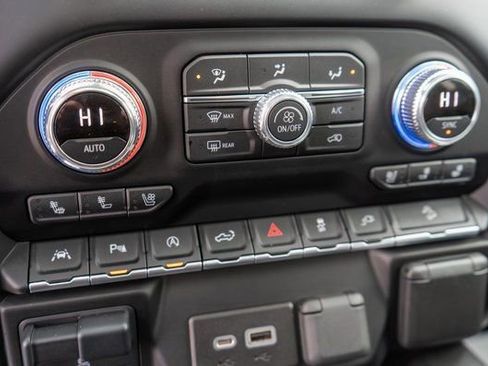 Used 2022 GMC Sierra 1500 SLT w/ SLT Premium Plus Package AWD/4WD image 40