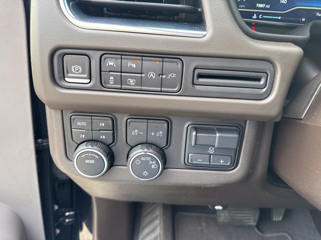 Used 2022 Chevrolet Suburban LT w/ LT Signature Package AWD/4WD image 16