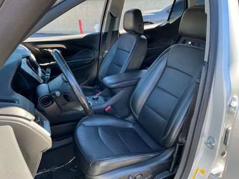 Used 2022 GMC Terrain SLT image 19