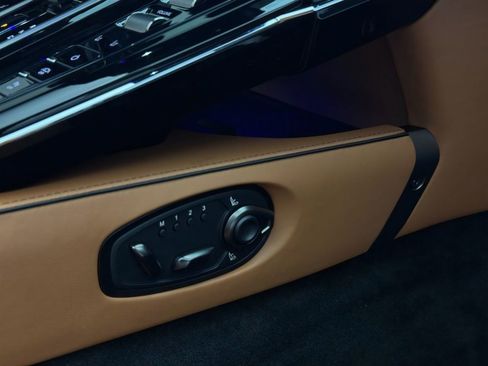 New 2026 Aston Martin V8 Vantage Convertible RWD image 54