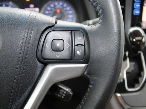 Used 2015 Toyota Sienna XLE Premium image 31