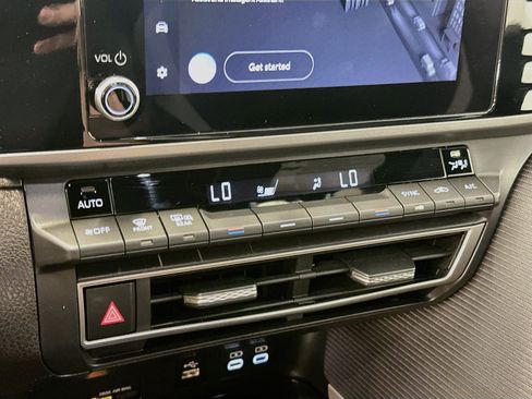 Used 2025 Toyota Camry SE FWD image 24