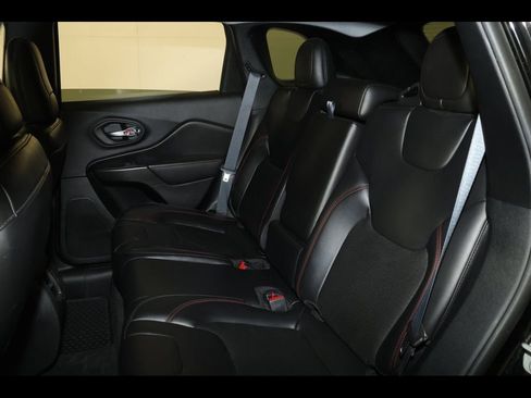 Used 2020 Jeep Cherokee Trailhawk w/ Comfort/Convenience Group AWD/4WD image 19