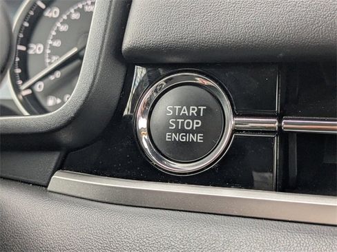 Used 2025 Mitsubishi Outlander SE image 30