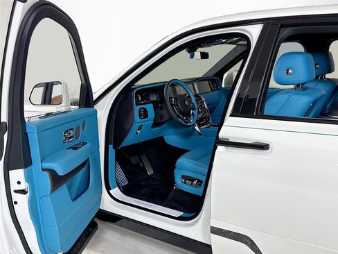 Used 2026 Rolls-Royce Cullinan AWD/4WD image 12