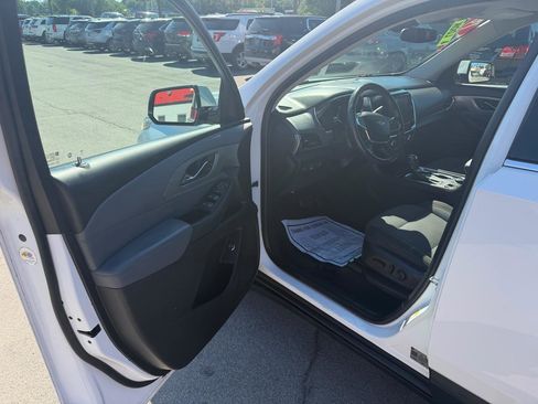Used 2019 Chevrolet Traverse LT FWD image 9