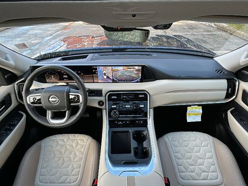 Certified 2025 Nissan Armada Platinum Reserve image 27