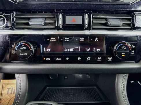Used 2024 Nissan Pathfinder Platinum AWD/4WD image 16