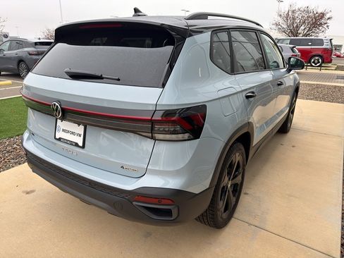 New 2026 Volkswagen Taos SE image 5